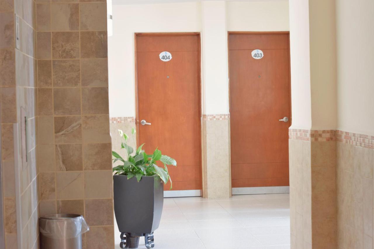 Hotel Niza Zona Piel Леон Екстер'єр фото