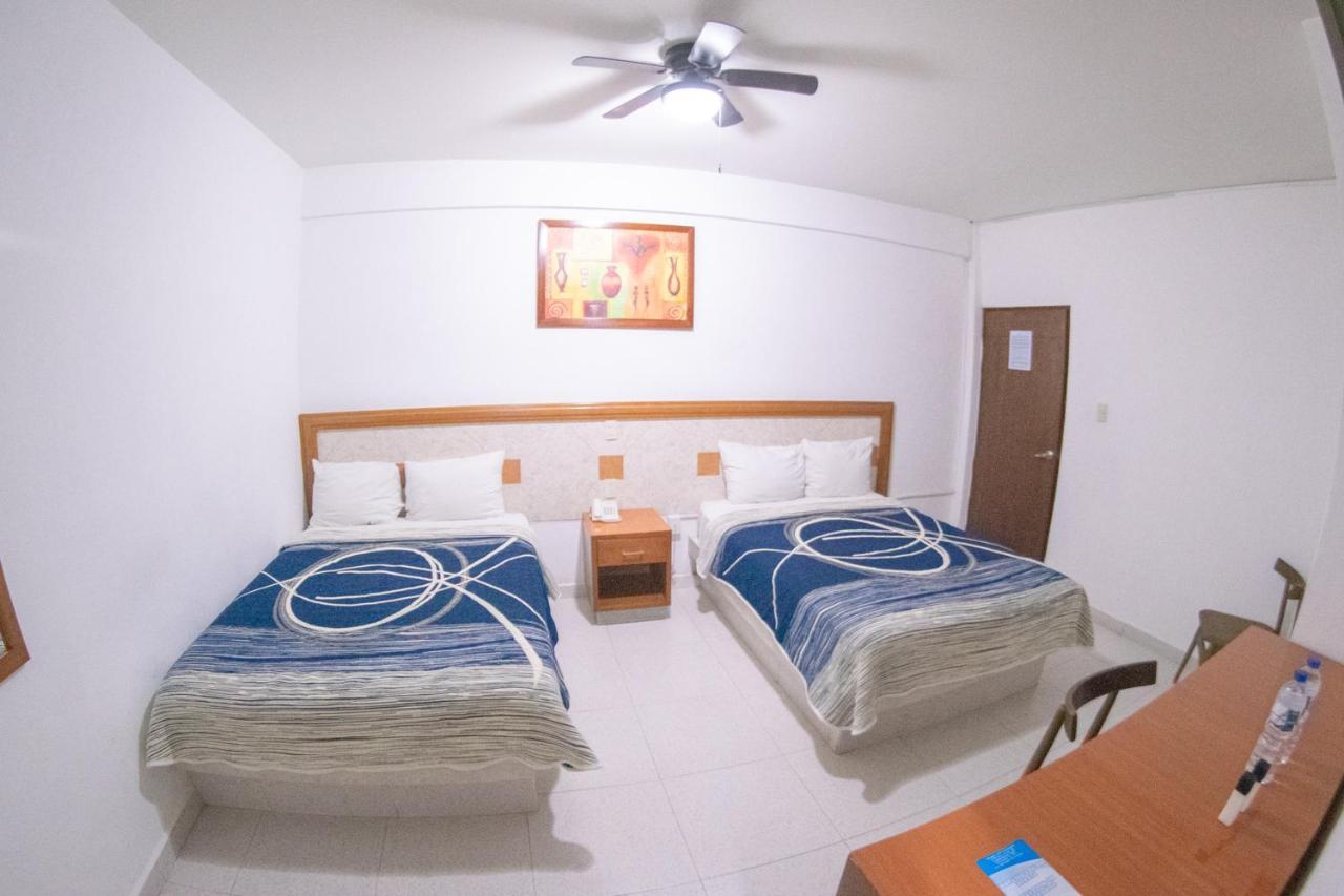 Hotel Niza Zona Piel Леон Екстер'єр фото