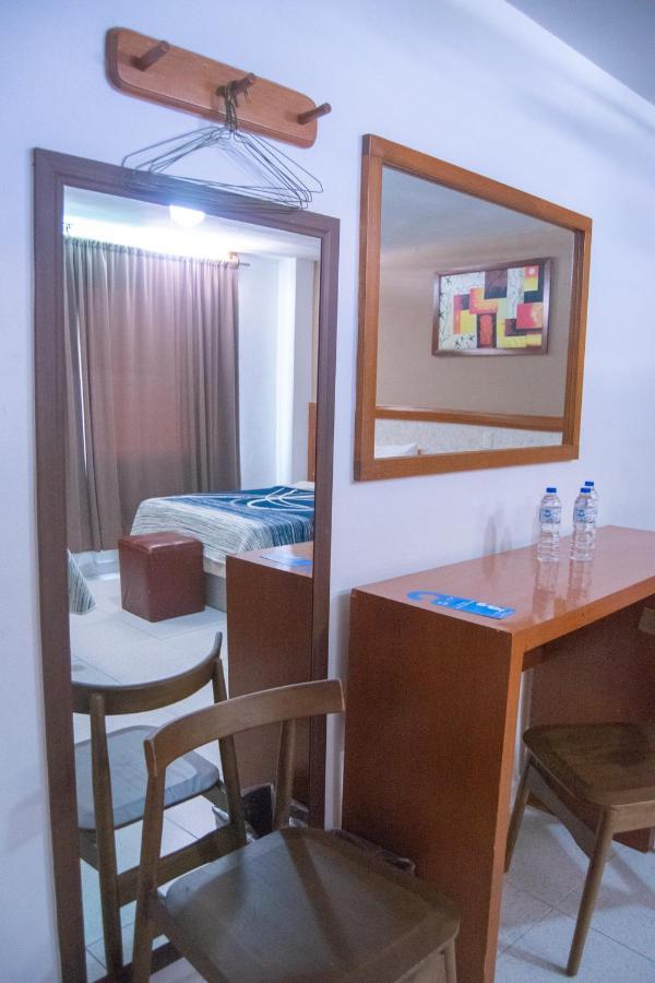 Hotel Niza Zona Piel Леон Екстер'єр фото