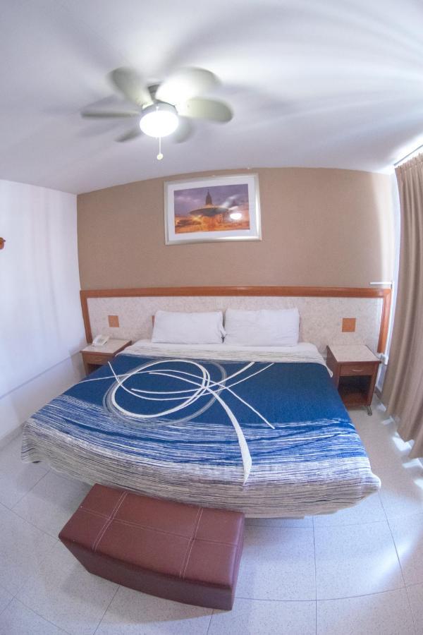 Hotel Niza Zona Piel Леон Екстер'єр фото