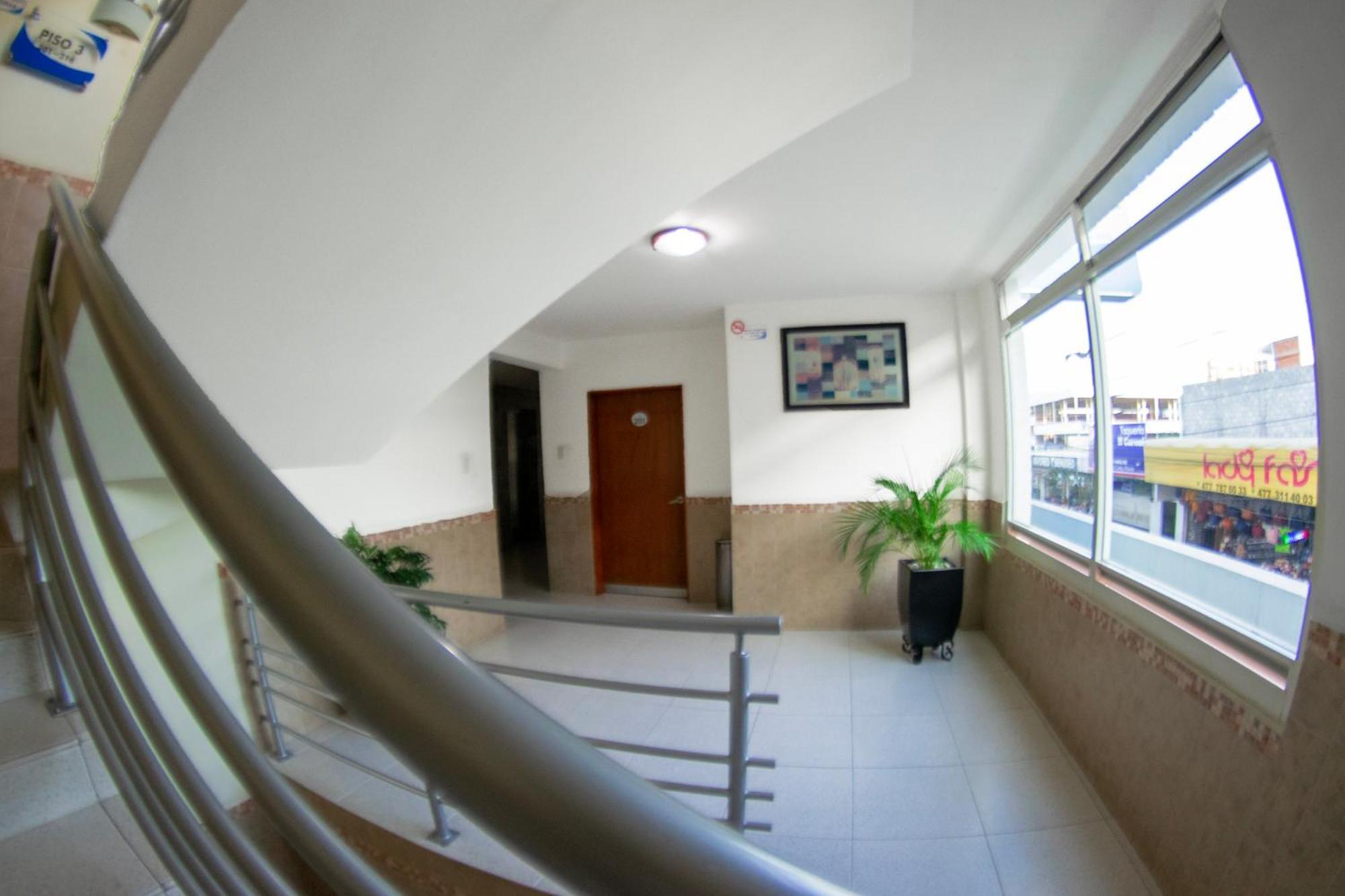 Hotel Niza Zona Piel Леон Екстер'єр фото